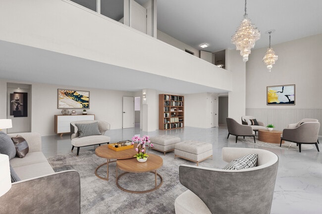 Photo - 555 University Ave