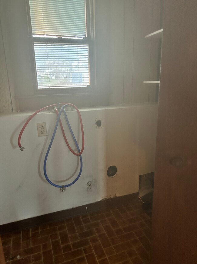 Photo - 633 Carmalt St