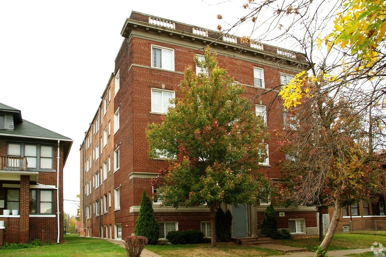 Park Square Apartments - Park Square Apartments