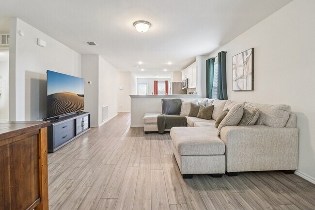 Photo - 475 Grenada Lk Dr