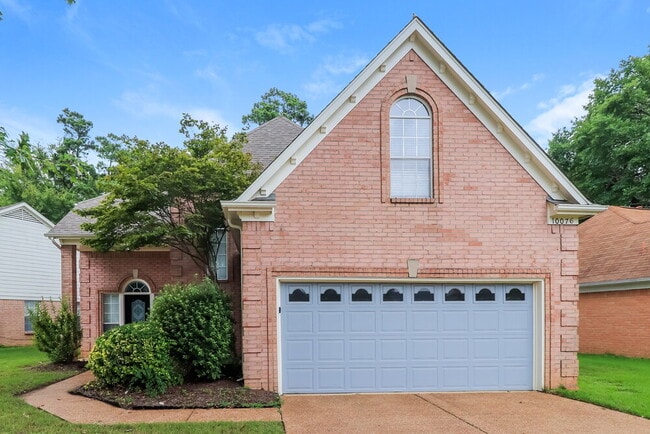 Building Photo - 10076 Woodland Grove Dr