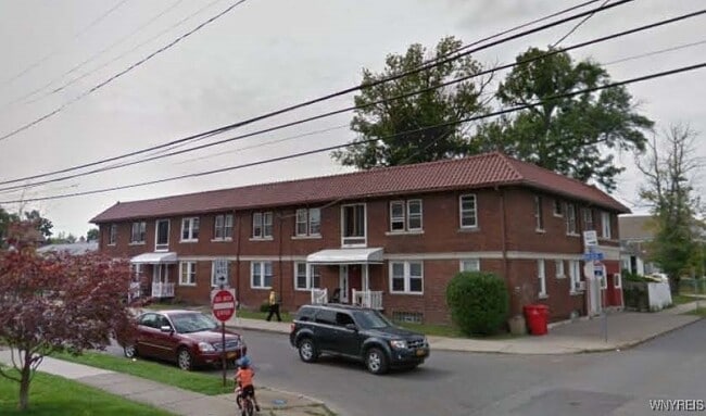 Building Photo - 384 Skillen St