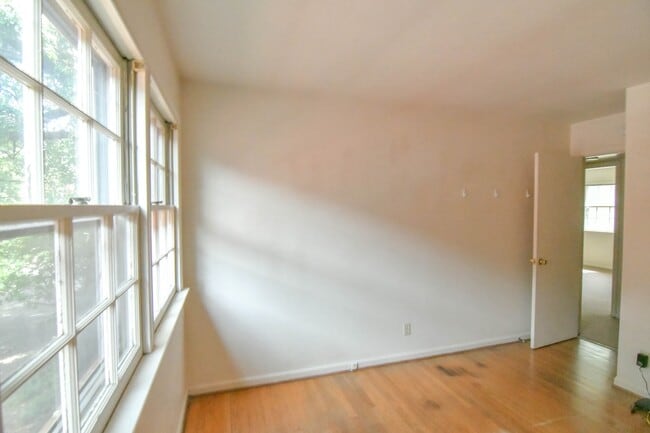 Photo - 109 Kent Terrace Unit A