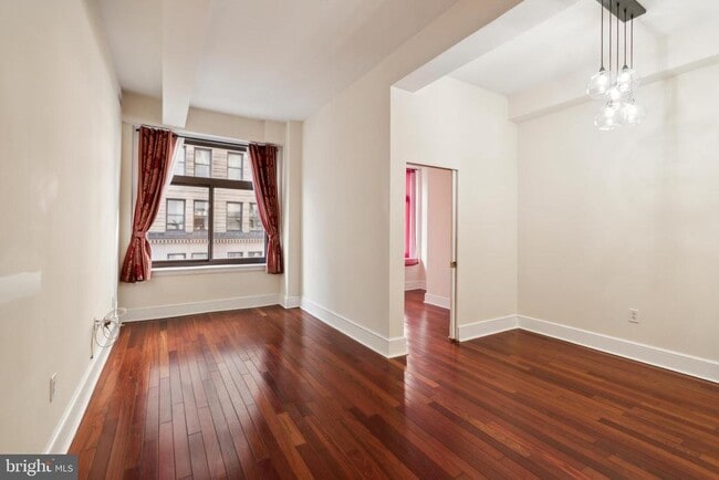 Building Photo - 1500 Chestnut St Unit 4H