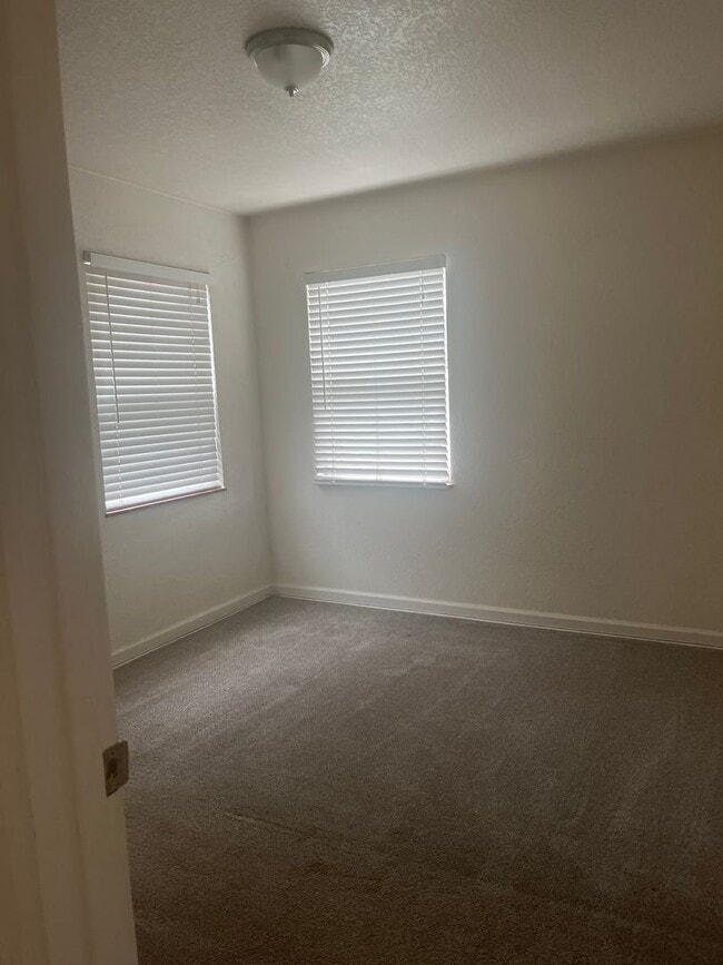 Photo - 2bedroom Duplex with PRIVATE YARD