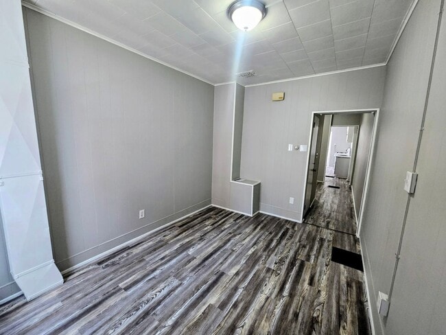 Photo - 325.5 S Lumber St