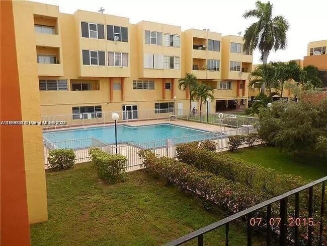 Photo - 1555 W 44th Pl Unidad 221B