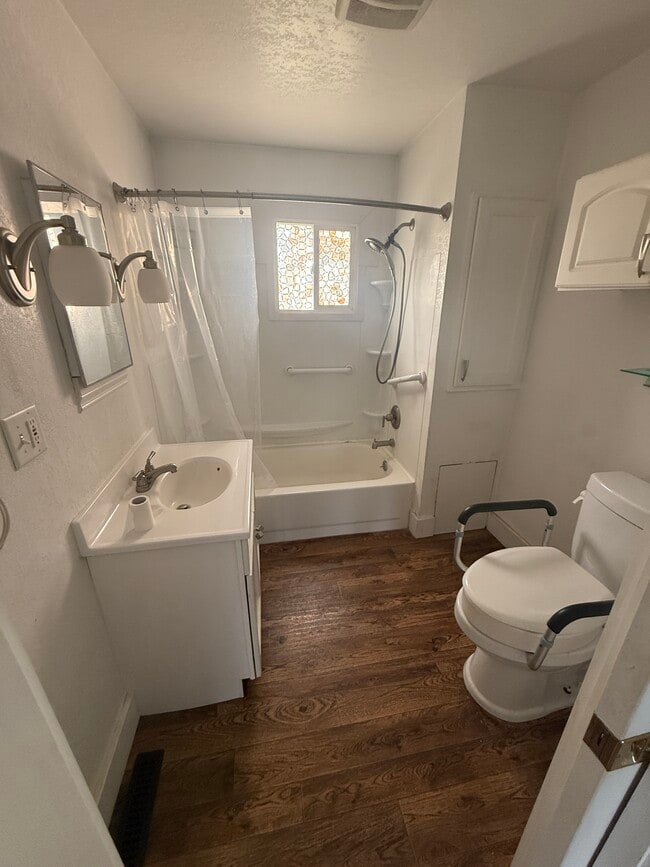 Photo - 901 S Kalamazoo Ave