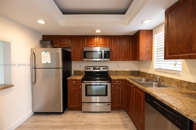 Building Photo - 9235 SW 8th St Unit #403