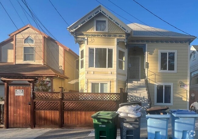 Building Photo - 1921 Harmon St Rental