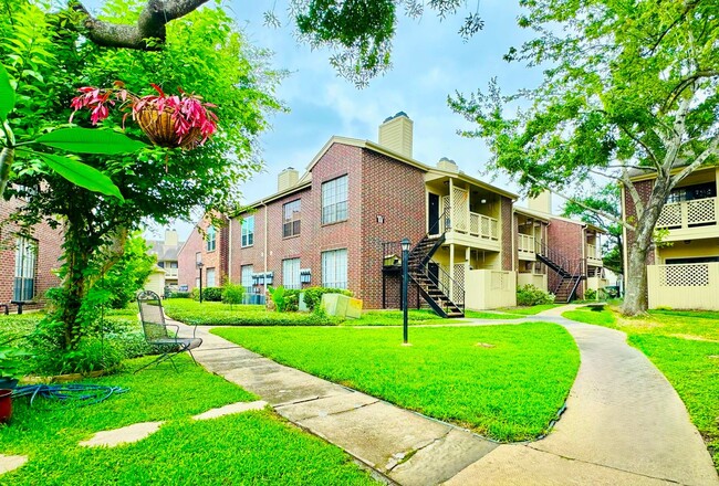 Building Photo - 8055 Cambridge St Unit 34