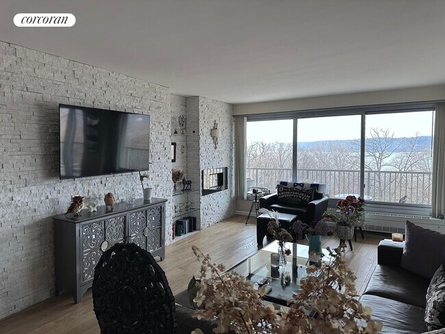 Photo - 4455-4465 Douglas Ave