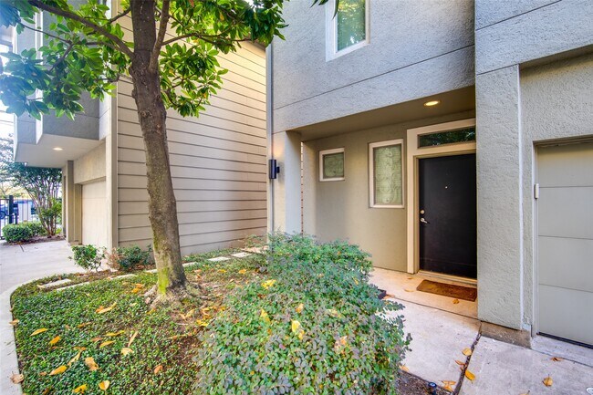 Photo - 4430 Center St