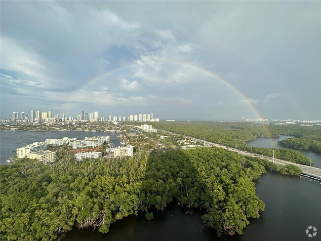 Building Photo - 16385 Biscayne Blvd Unit 2716 Rental