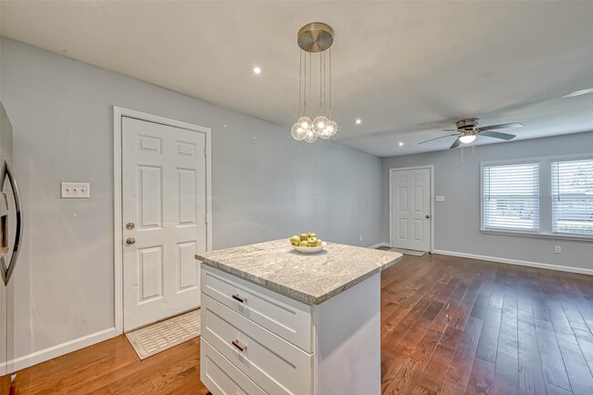 Photo - 3818 Noah St