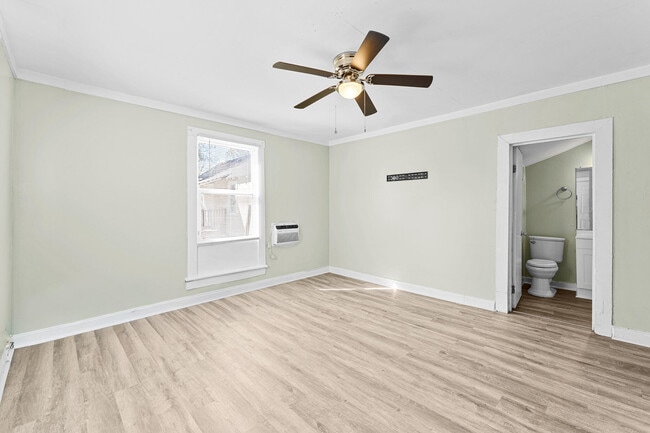 Photo - 2005 Walker St