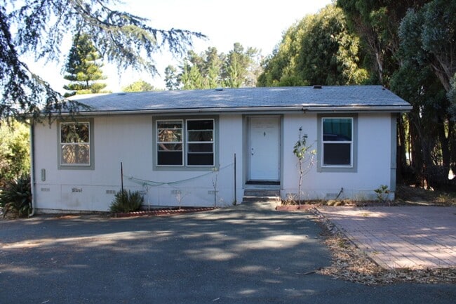 Building Photo - 5266 Sunset Dr Rental