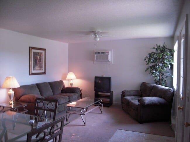 Photo - 3 Bedroom, Single-story Townhomes for rent... Unidad 718 1st St S.