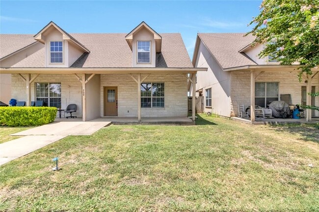 Photo - 200 Sandstone Dr
