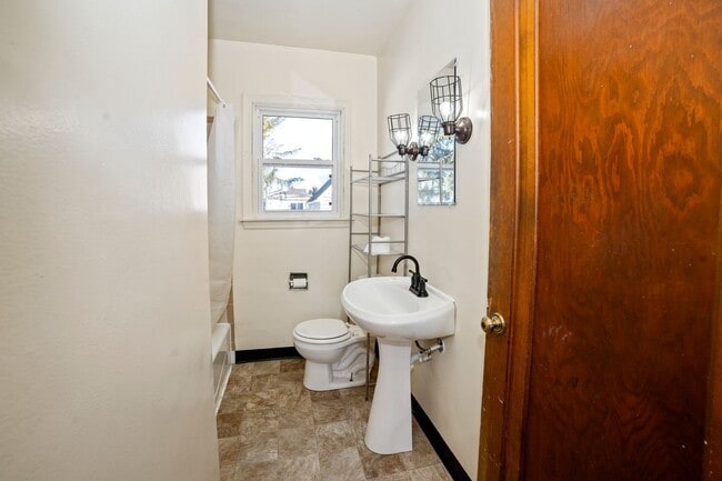 Photo - 4 Bedroom House in Neenah