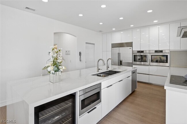 Photo - 5541 Harborage Dr