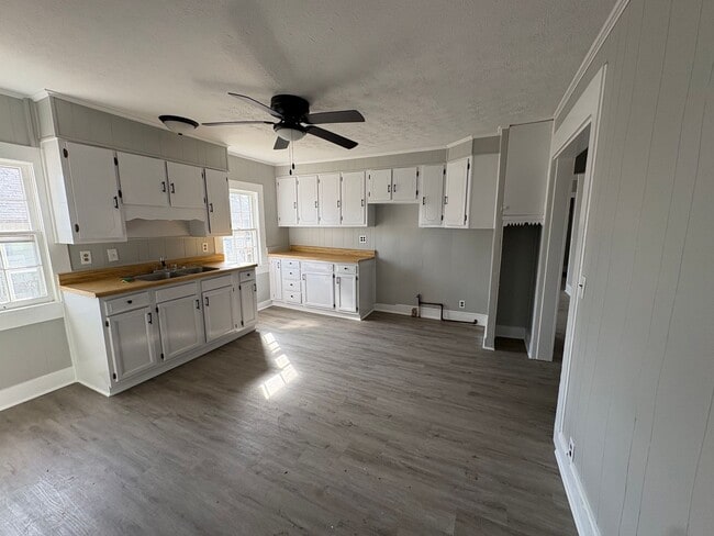 Photo - 611 E Main St