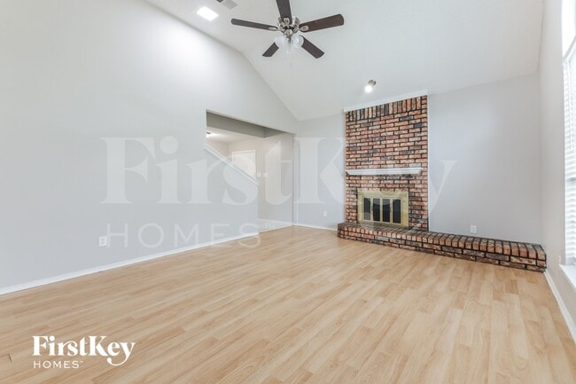 Photo - 2026 Greenview Dr
