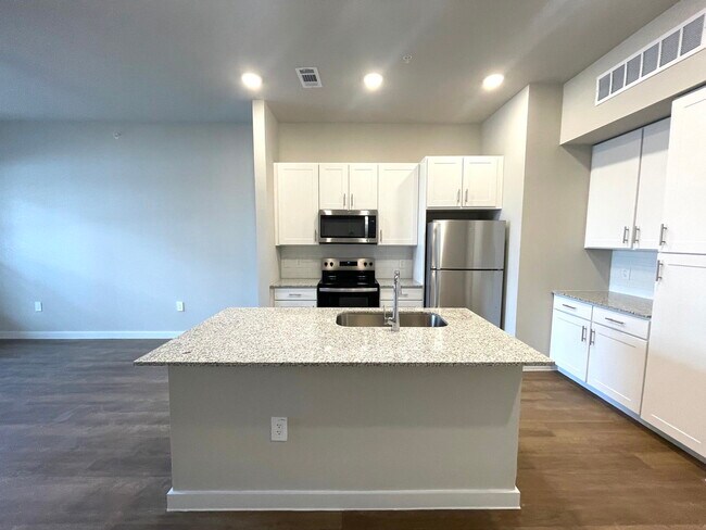 Building Photo - 1325 Choate Pkwy Unit 6110 Rental
