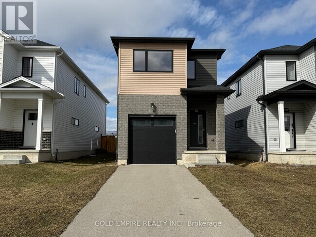 Photo - 1612 Capri Cres