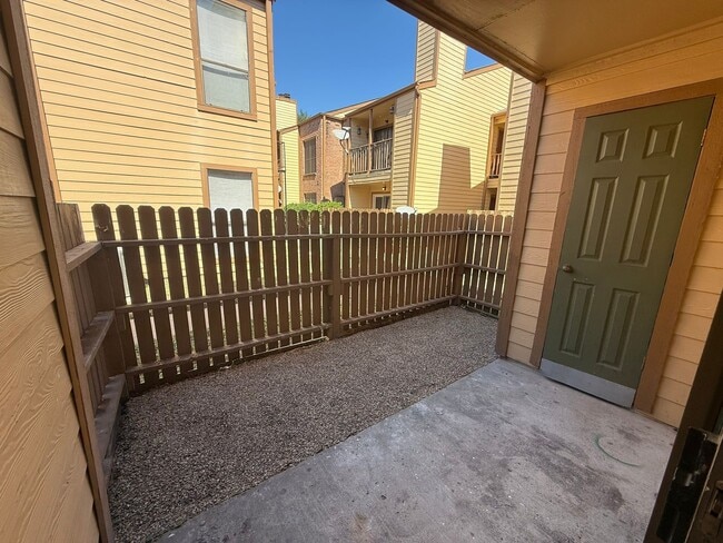 Photo - 16111 Aspenglenn Dr