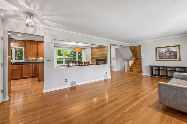 Photo - 6013 Porter Ln