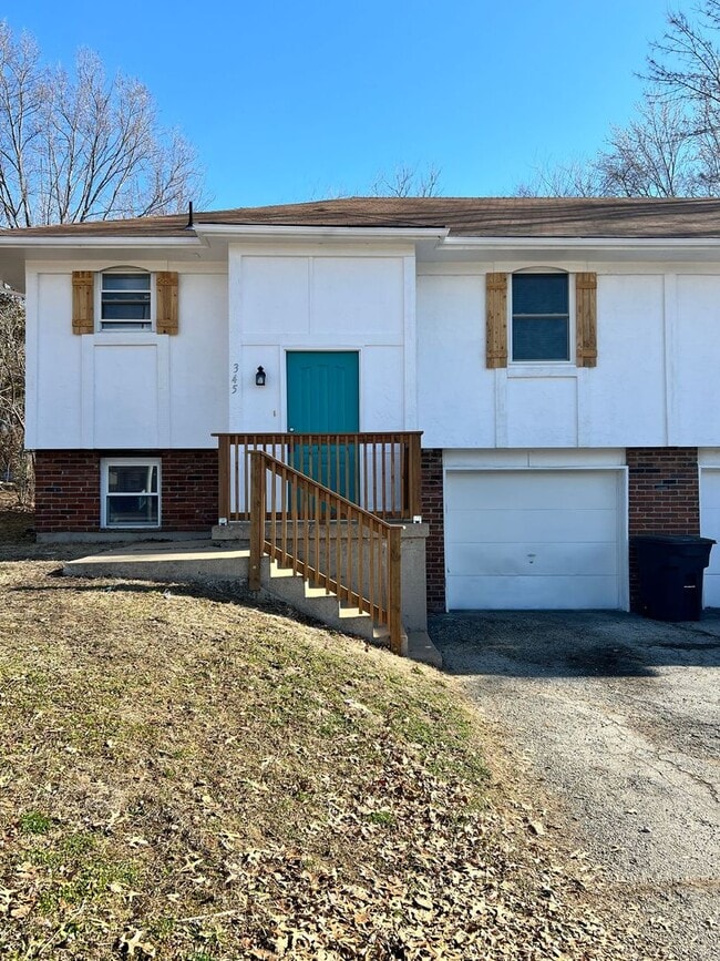 Building Photo - 2-Bed Home with Bonus Finished Basement