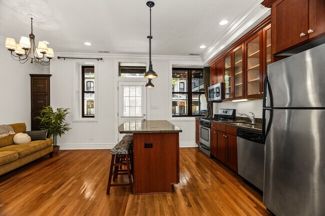 Photo - 1707 N Crilly Ct Unidad 1E Rental