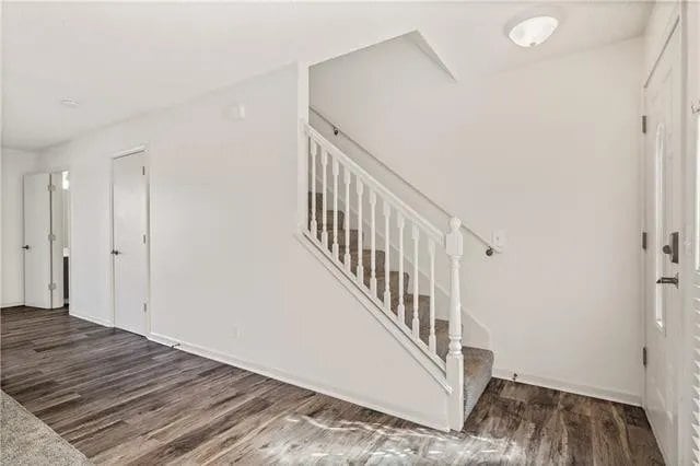 Photo - 215 Stonebridge Ln
