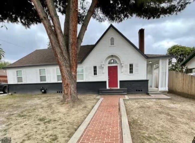 Building Photo - 415 W Race Ave