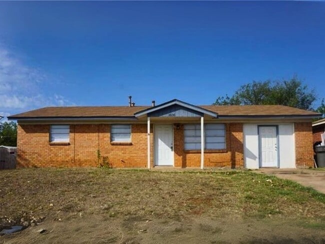 Building Photo - 1606 Central E Fwy Rental
