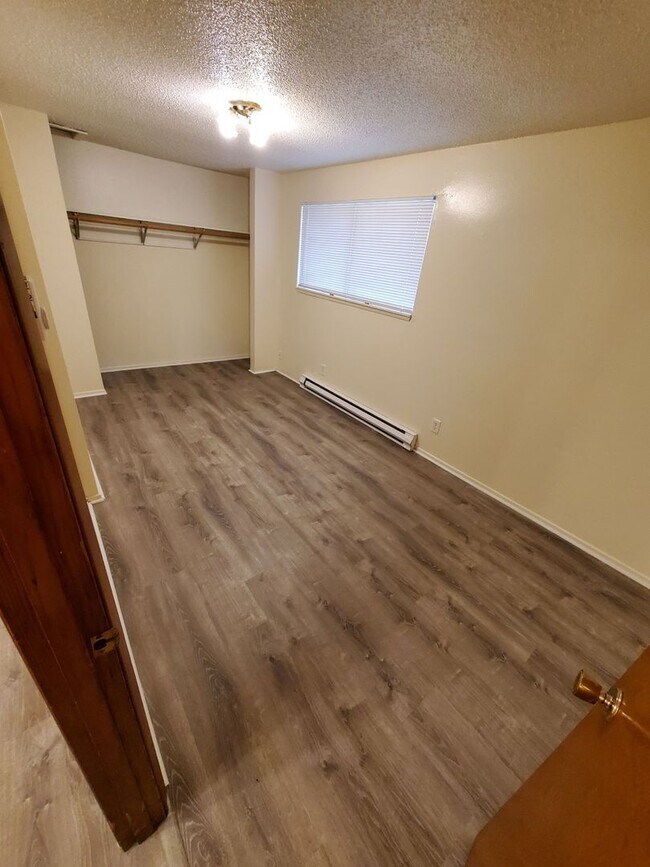 Photo - 156 Manbrin Dr N