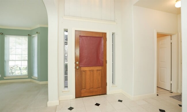 Building Photo - 7502 Holly Ct Estates Dr