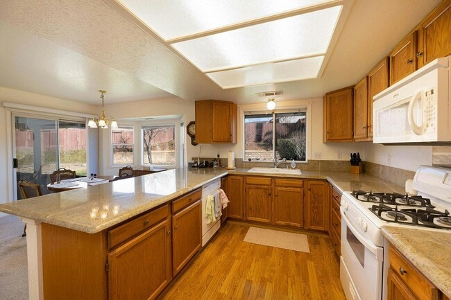 Photo - 2111 Sophy Pl