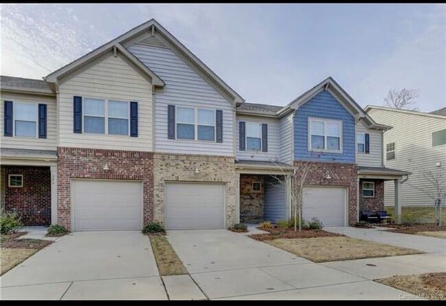 Building Photo - Stunning Fort Mill Retreat on Ascot Run Way