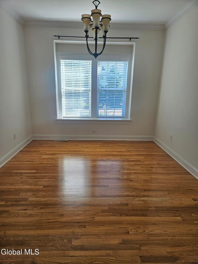 4 Outlook Ave