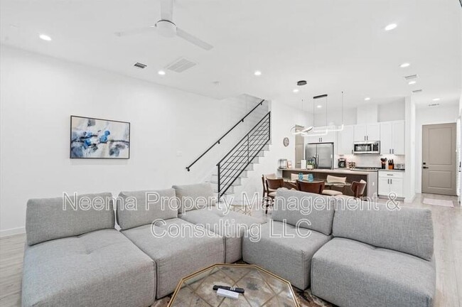 Photo - 6825 Cadillac St