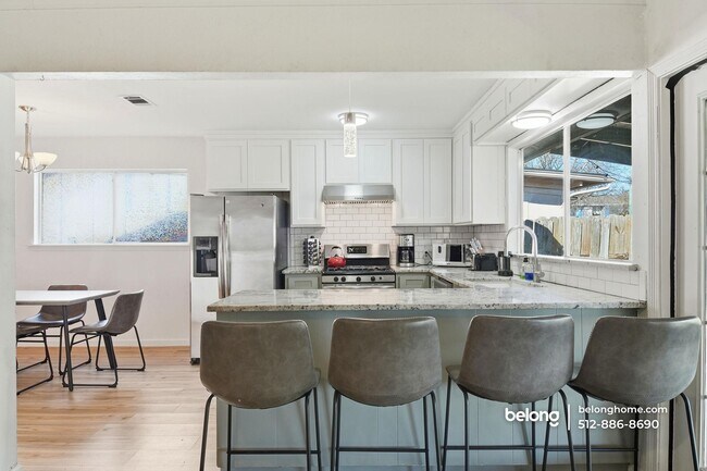 Photo - 802 Buckingham Pl