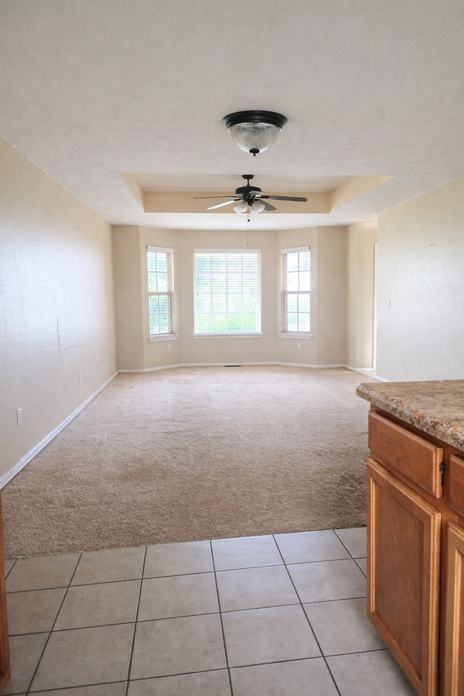 Photo - Spacious 3 Bed, 2 Bath Duplex in Prime Ozark Location