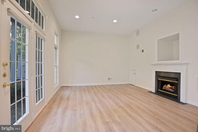 Photo - 1614 Leeds Castle Dr