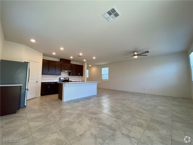 Building Photo - 5746 Prima St Rental