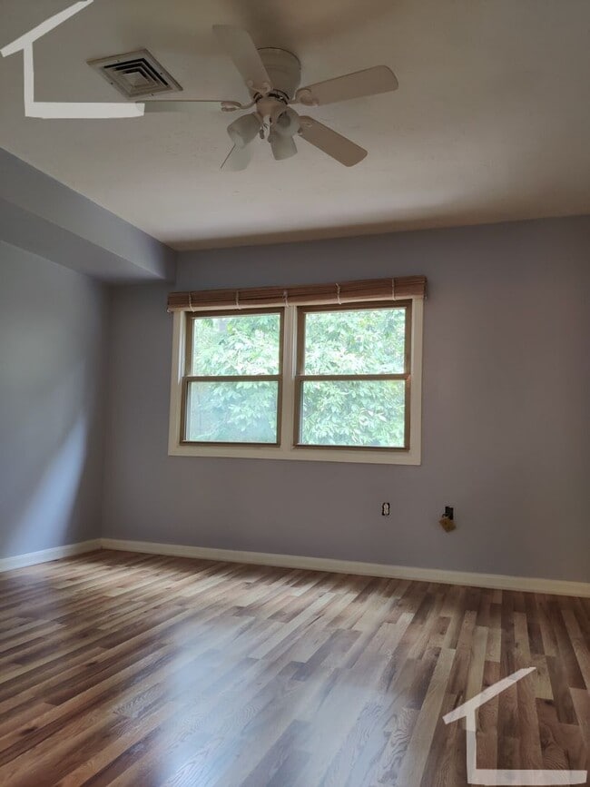 Photo - Great Condo-Style 2.5 bedroom Available Feb 1, 2026