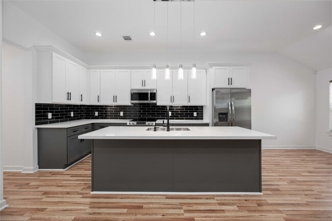 Building Photo - 5126 Pershing St Rental