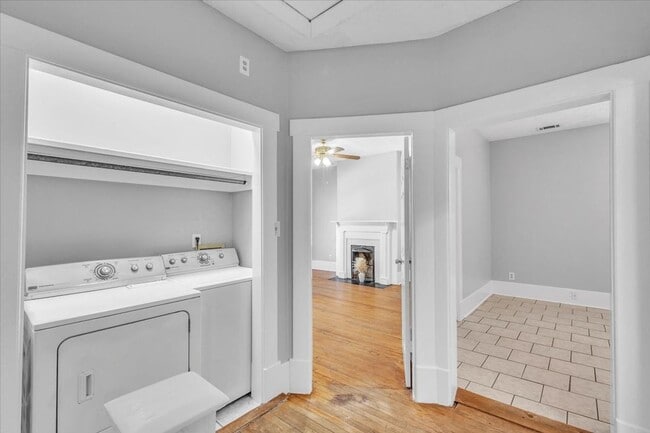 Photo - 3 bedroom 2 bath Downtown Savannah apartment