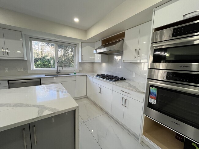 Photo - 6337 Caulwynd Pl